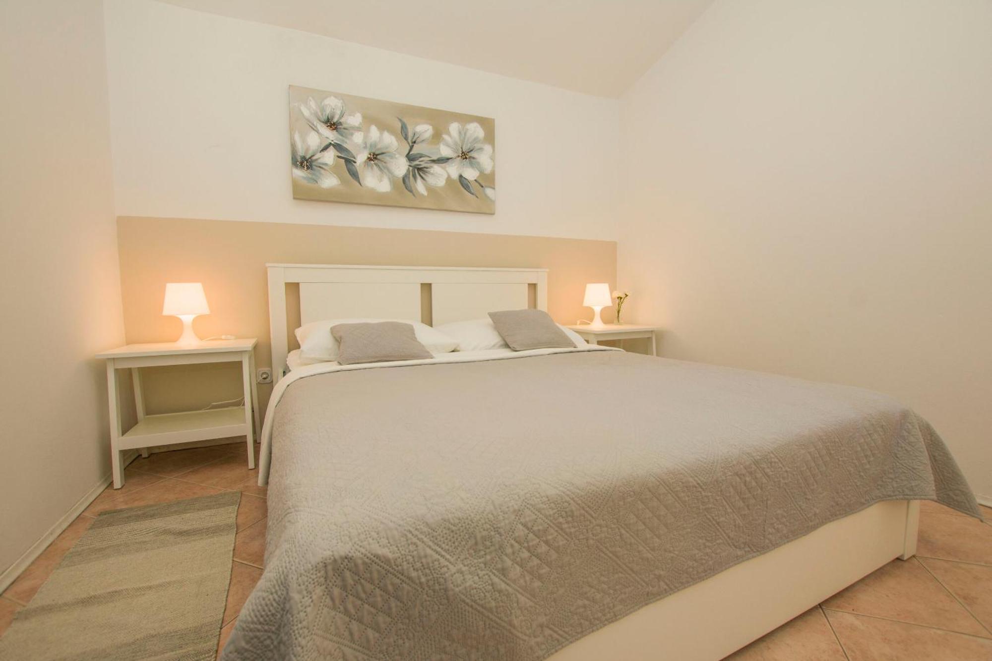 Apartments Josip Drage Exterior photo